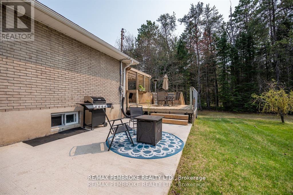 36 Labine Crescent, Petawawa, Ontario  K8H 2J2 - Photo 29 - X12372729