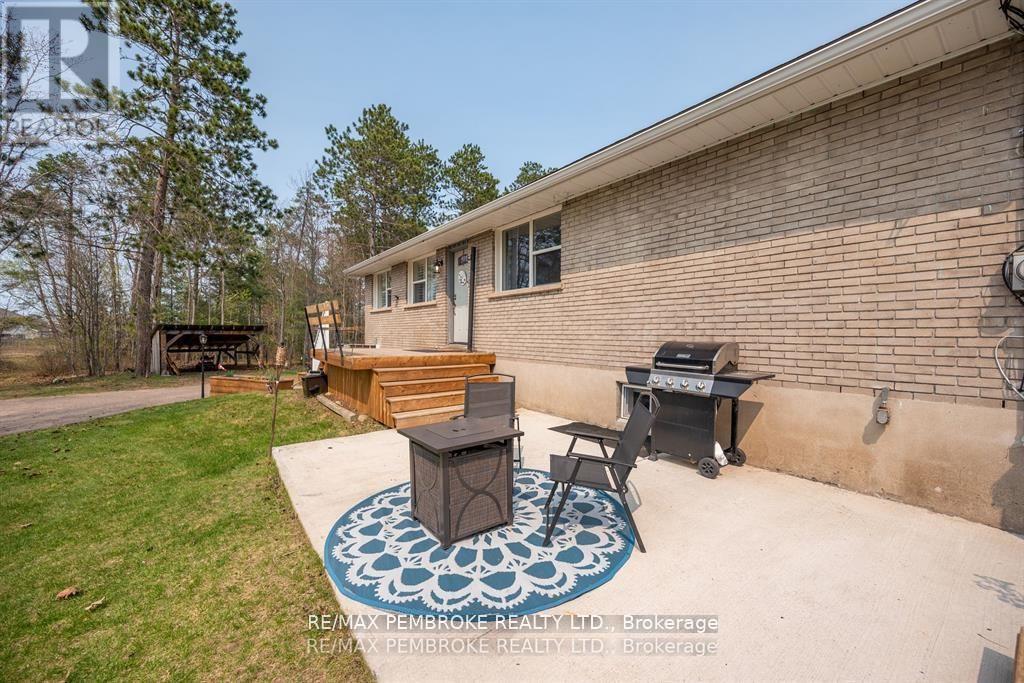 36 Labine Crescent, Petawawa, Ontario  K8H 2J2 - Photo 33 - X12372729