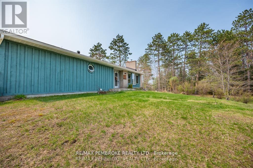 36 Labine Crescent, Petawawa, Ontario  K8H 2J2 - Photo 35 - X12372729