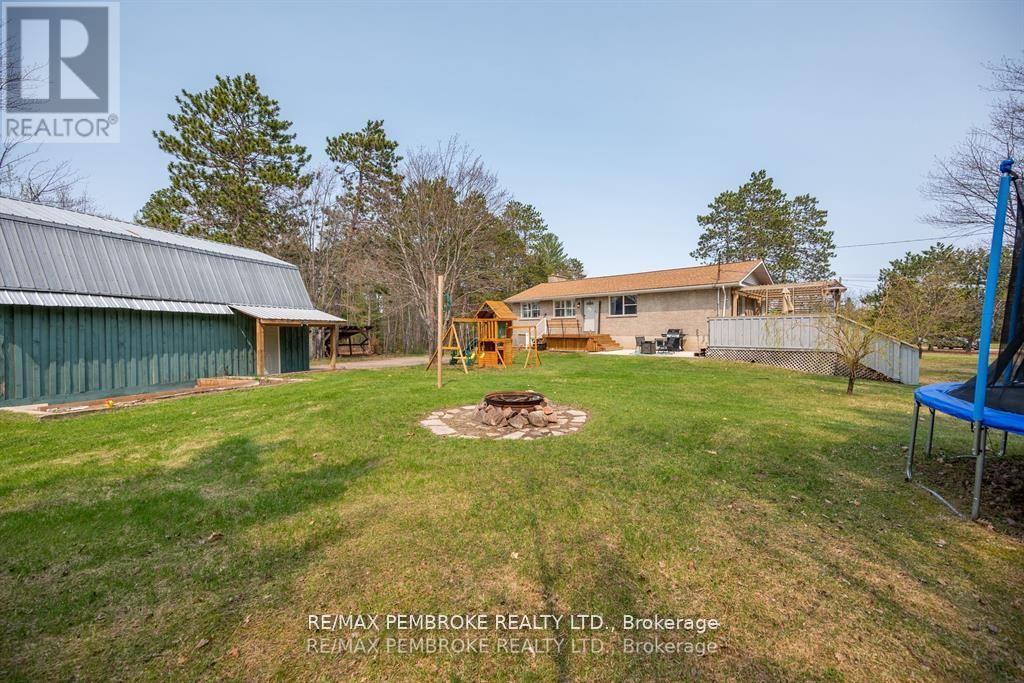 36 Labine Crescent, Petawawa, Ontario  K8H 2J2 - Photo 37 - X12372729