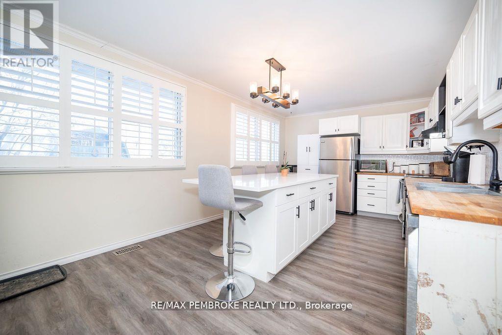 36 Labine Crescent, Petawawa, Ontario  K8H 2J2 - Photo 6 - X12372729