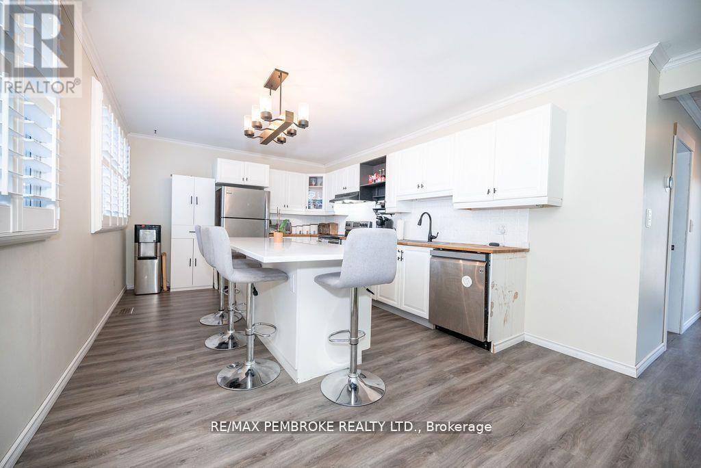 36 Labine Crescent, Petawawa, Ontario  K8H 2J2 - Photo 7 - X12372729