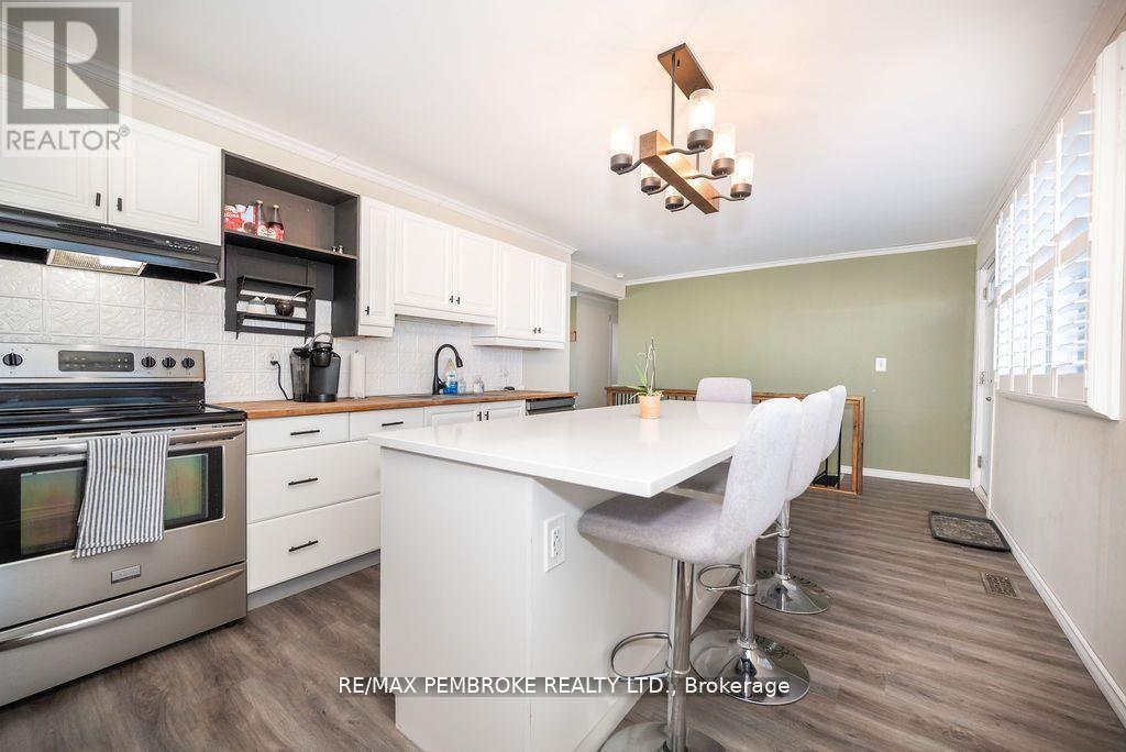 36 Labine Crescent, Petawawa, Ontario  K8H 2J2 - Photo 8 - X12372729
