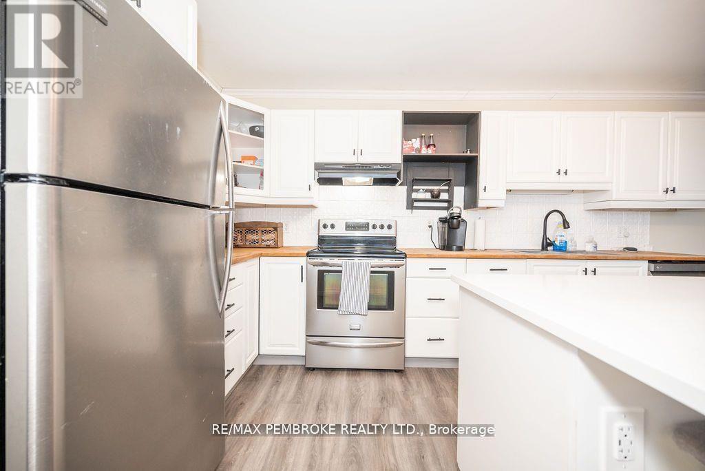 36 Labine Crescent, Petawawa, Ontario  K8H 2J2 - Photo 9 - X12372729