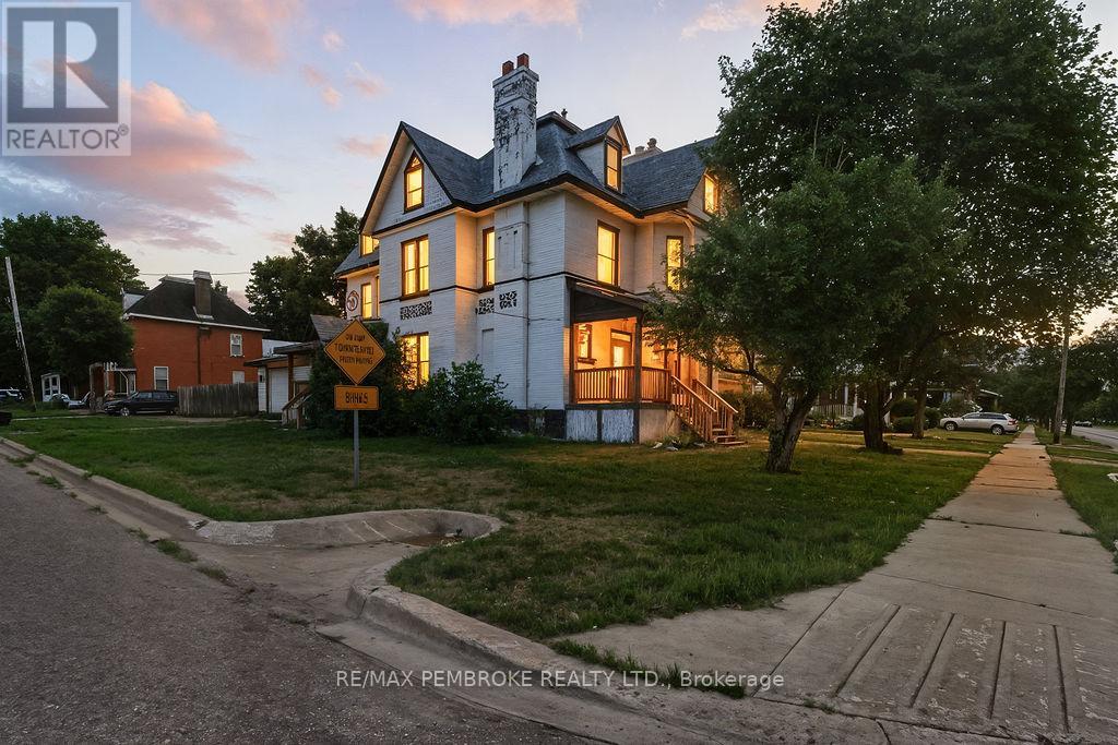 502 Mary Street, Pembroke, Ontario  K8A 5X1 - Photo 2 - X12372734