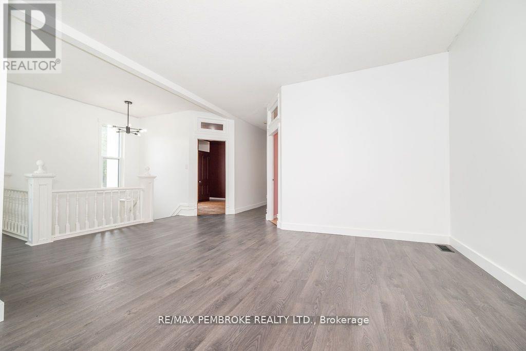 502 Mary Street, Pembroke, Ontario  K8A 5X1 - Photo 24 - X12372734