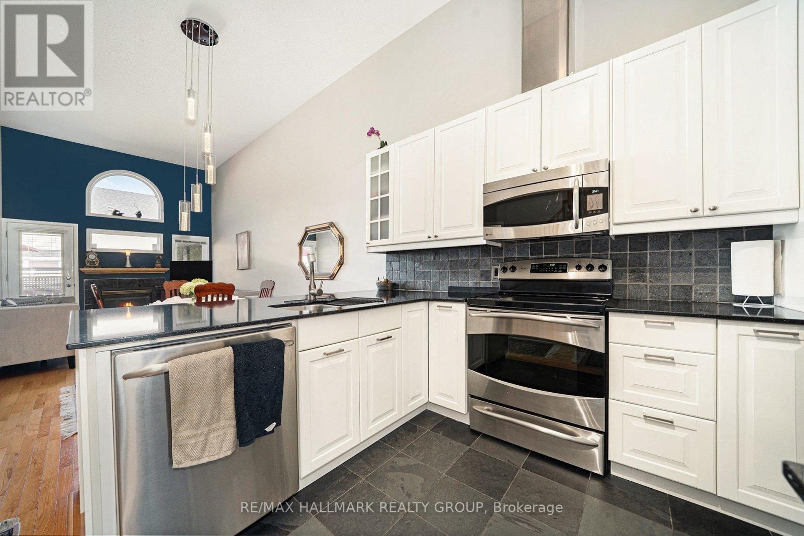 7 Maple Park Private, Ottawa, Ontario  K1T 4A6 - Photo 13 - X12372751