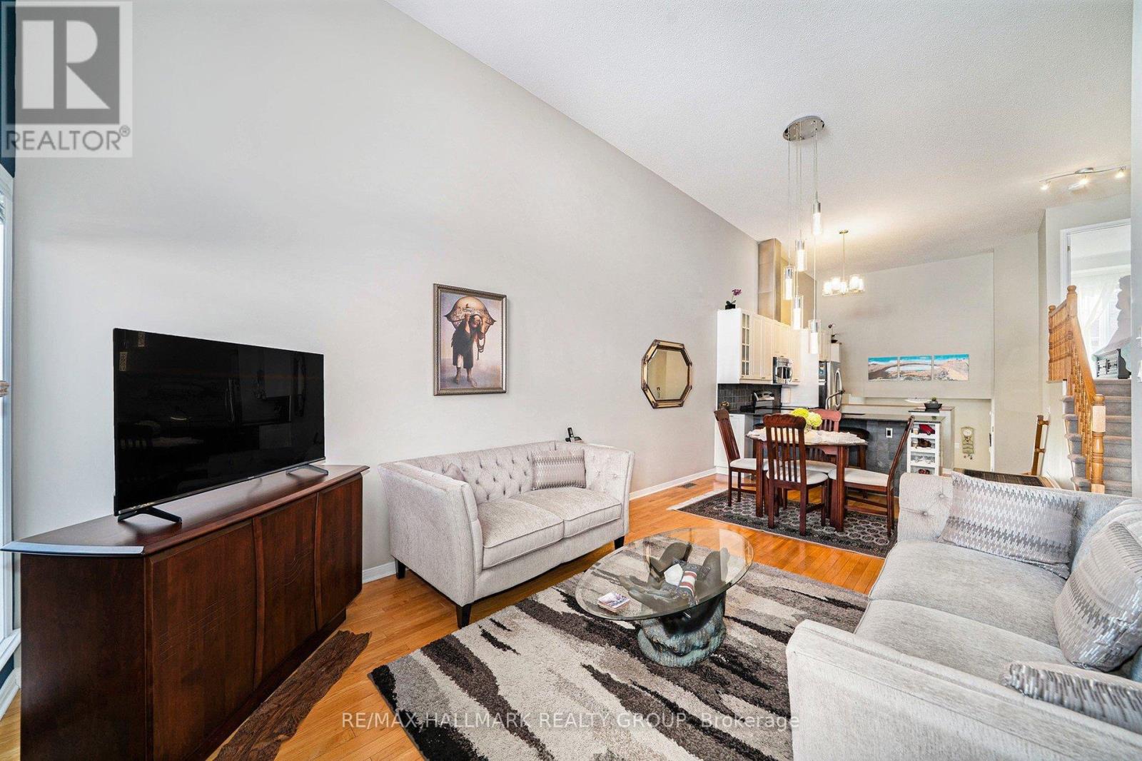 7 Maple Park Private, Ottawa, Ontario  K1T 4A6 - Photo 8 - X12372751