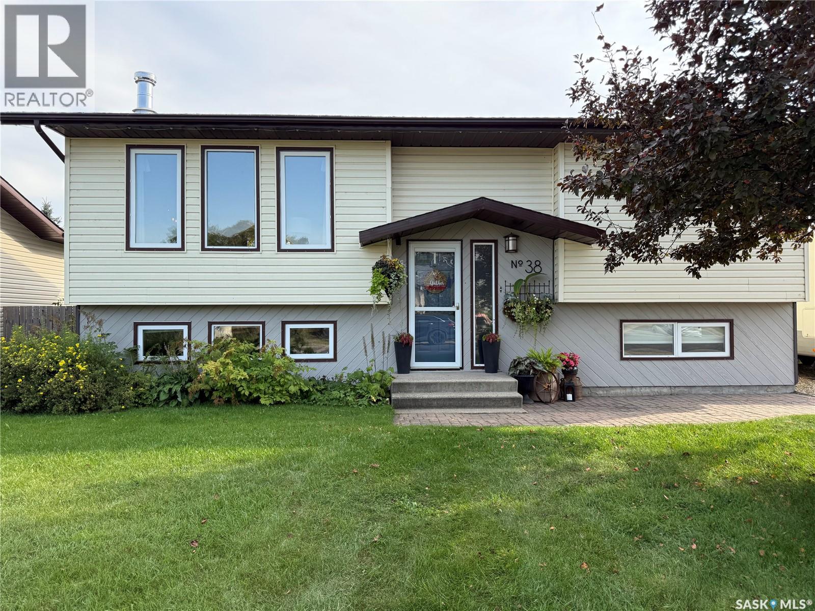 38 Howard Crescent, Lanigan, Saskatchewan  S0K 2M0 - Photo 1 - SK017055