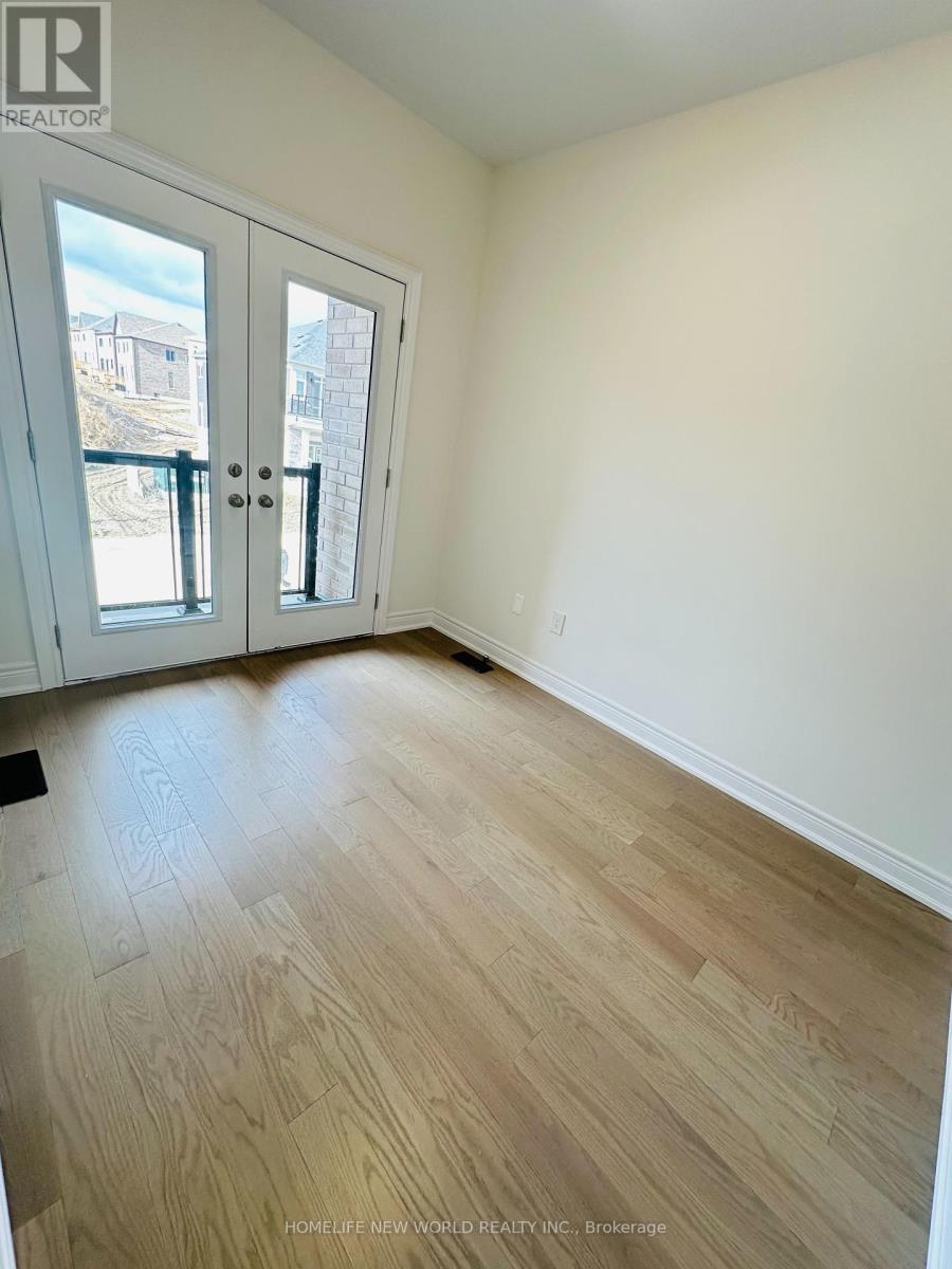 109 Tempel Street, Richmond Hill, Ontario  L4E 1A2 - Photo 12 - N12372742