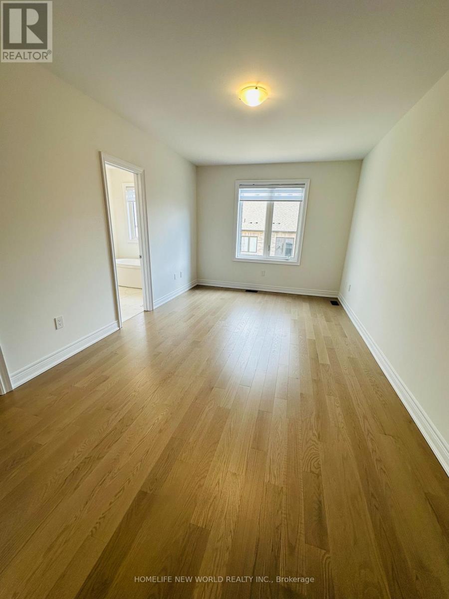 109 Tempel Street, Richmond Hill, Ontario  L4E 1A2 - Photo 16 - N12372742