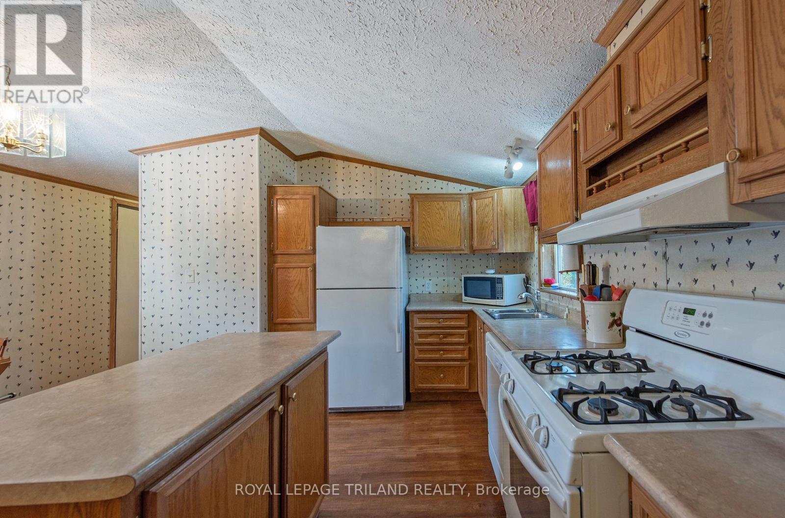 A - 5 Stewart Street, Strathroy-Caradoc, Ontario  N7G 1A1 - Photo 11 - X12372761