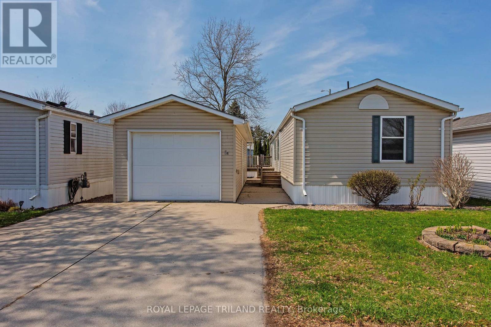 A - 5 Stewart Street, Strathroy-Caradoc, Ontario  N7G 1A1 - Photo 2 - X12372761