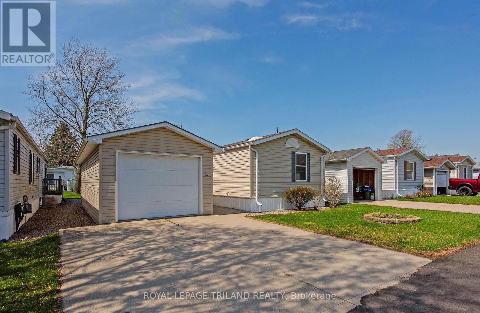 A - 5 Stewart Street, Strathroy-Caradoc, Ontario  N7G 1A1 - Photo 3 - X12372761