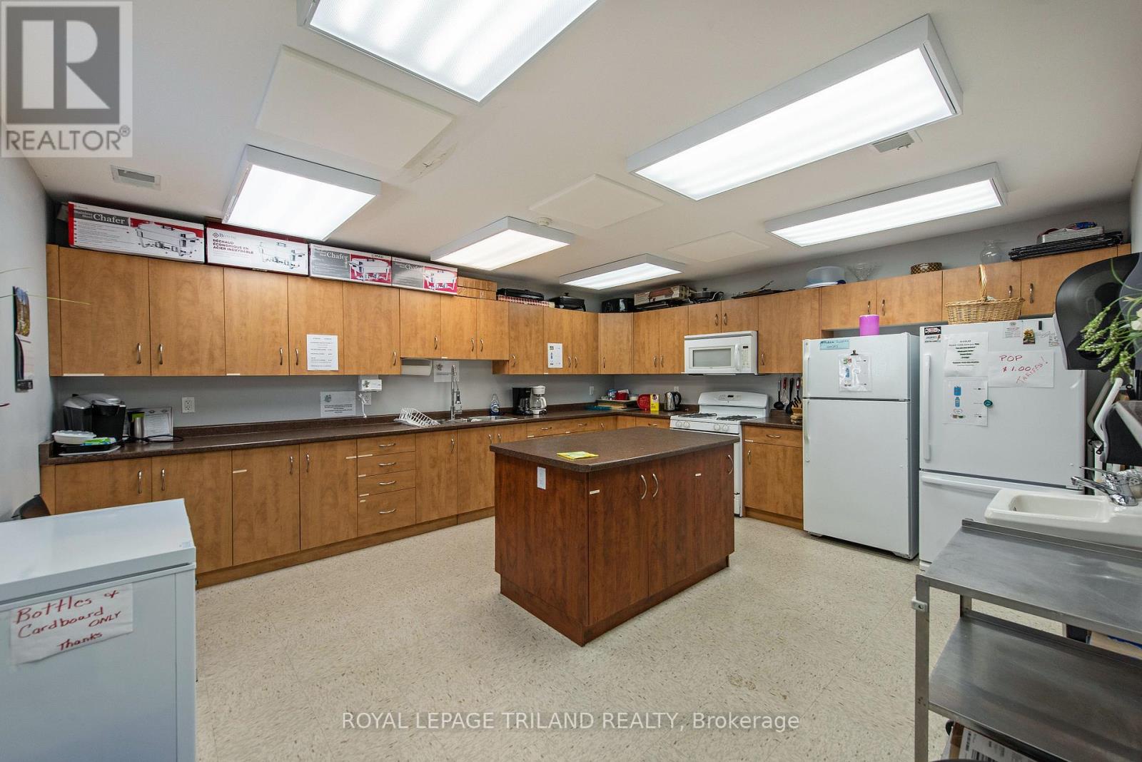 A - 5 Stewart Street, Strathroy-Caradoc, Ontario  N7G 1A1 - Photo 44 - X12372761
