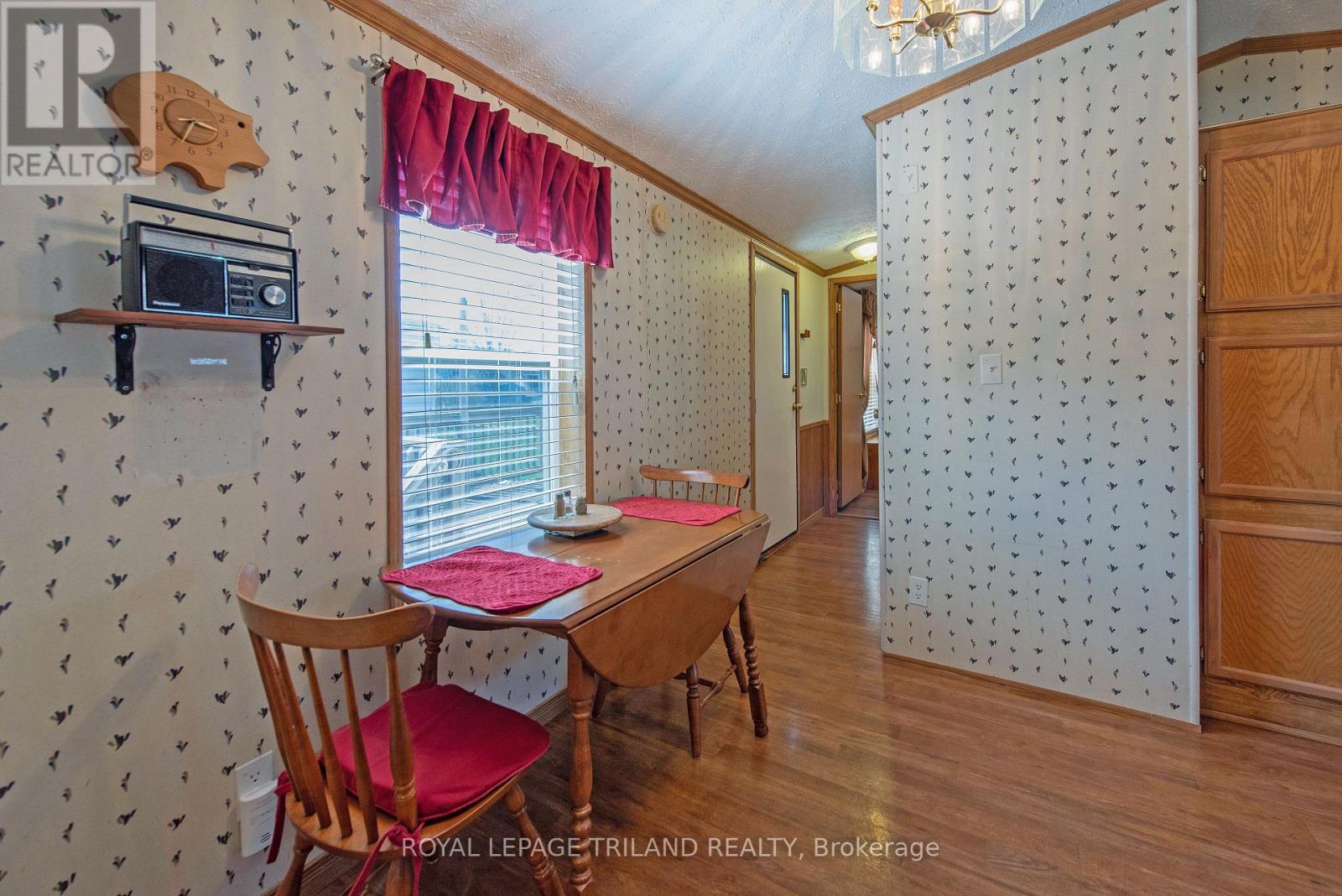 A - 5 Stewart Street, Strathroy-Caradoc, Ontario  N7G 1A1 - Photo 5 - X12372761