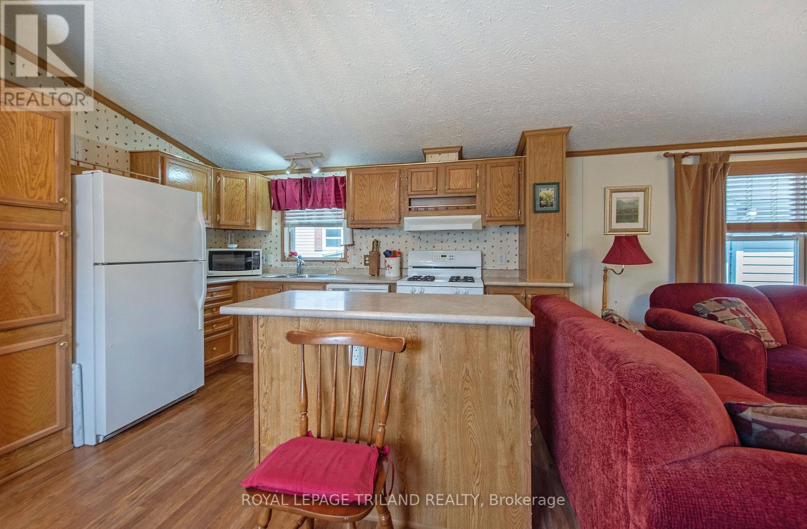 A - 5 Stewart Street, Strathroy-Caradoc, Ontario  N7G 1A1 - Photo 6 - X12372761