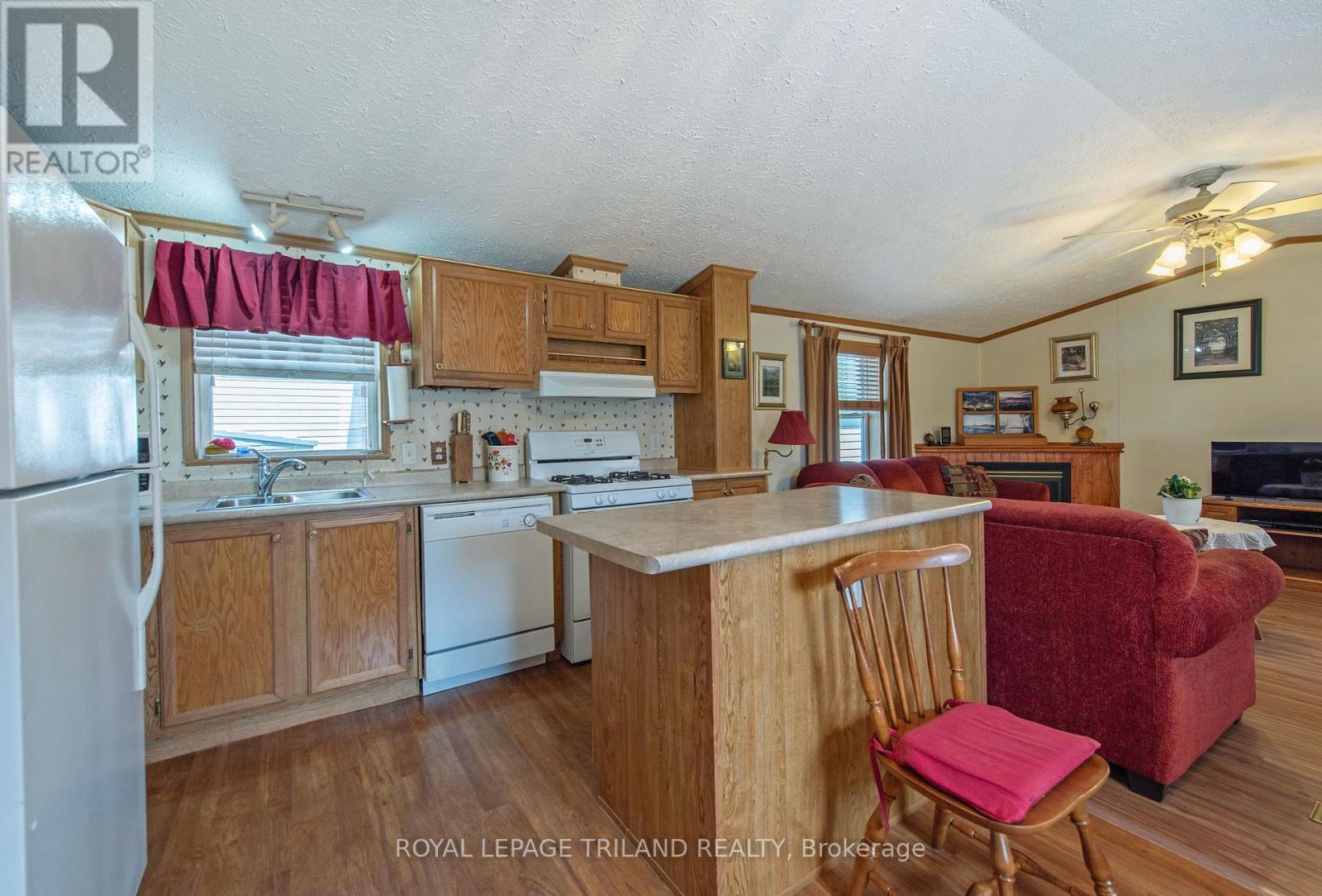 A - 5 Stewart Street, Strathroy-Caradoc, Ontario  N7G 1A1 - Photo 7 - X12372761