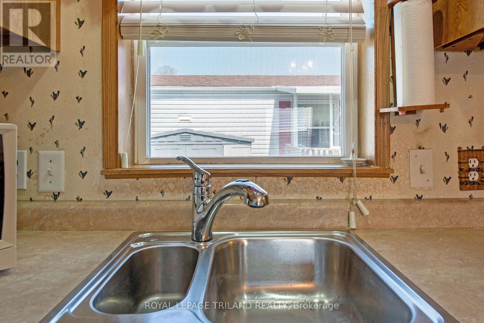 A - 5 Stewart Street, Strathroy-Caradoc, Ontario  N7G 1A1 - Photo 9 - X12372761