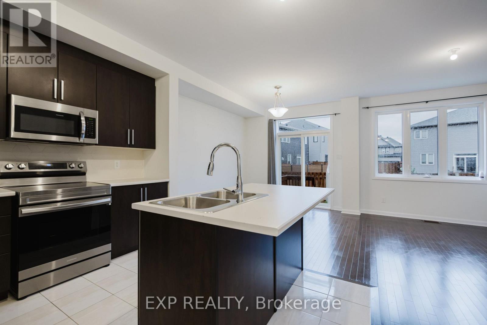 92 Natare Place, Ottawa, Ontario  K2T 0P2 - Photo 10 - X12372758