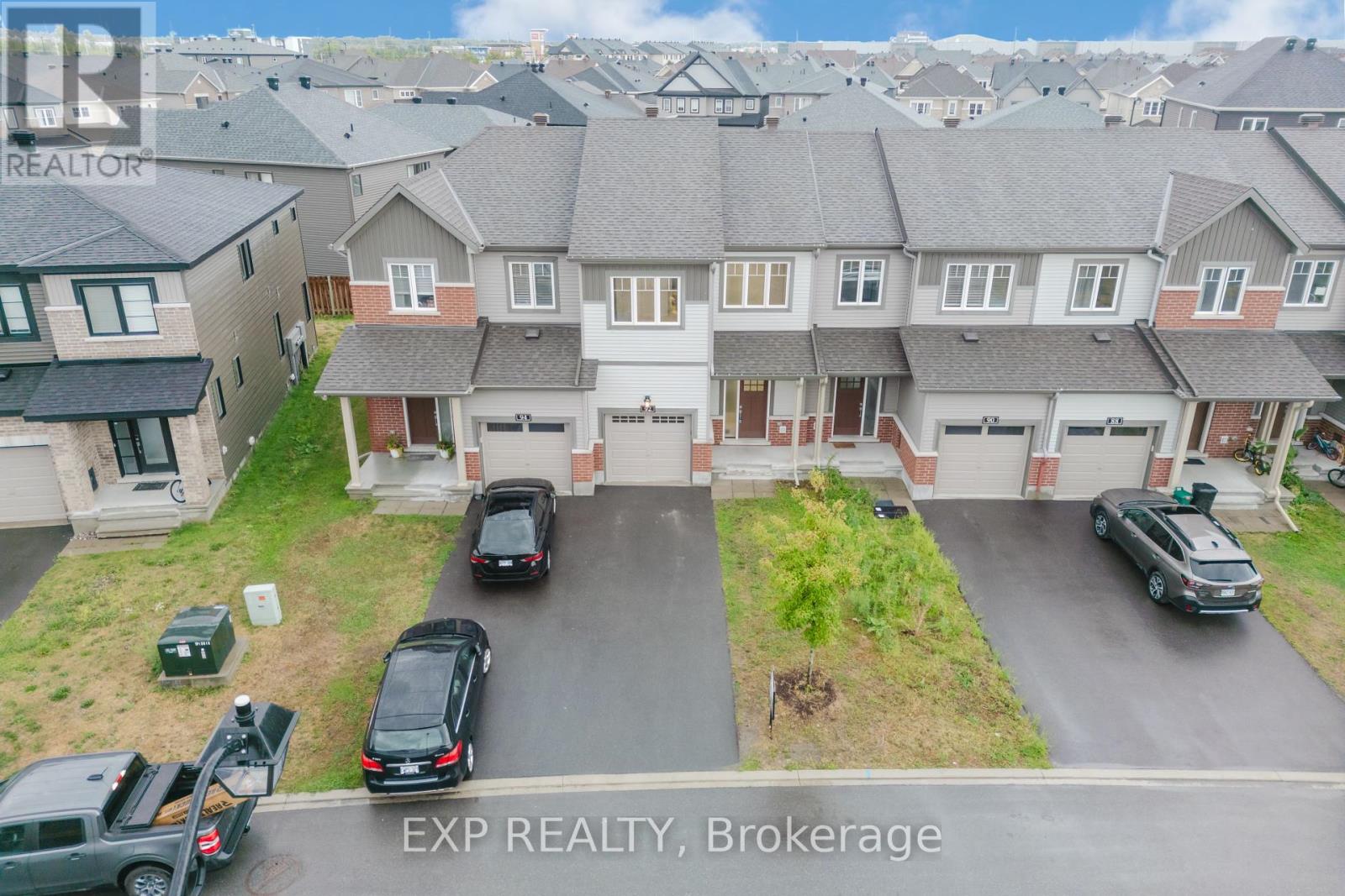 92 Natare Place, Ottawa, Ontario  K2T 0P2 - Photo 4 - X12372758