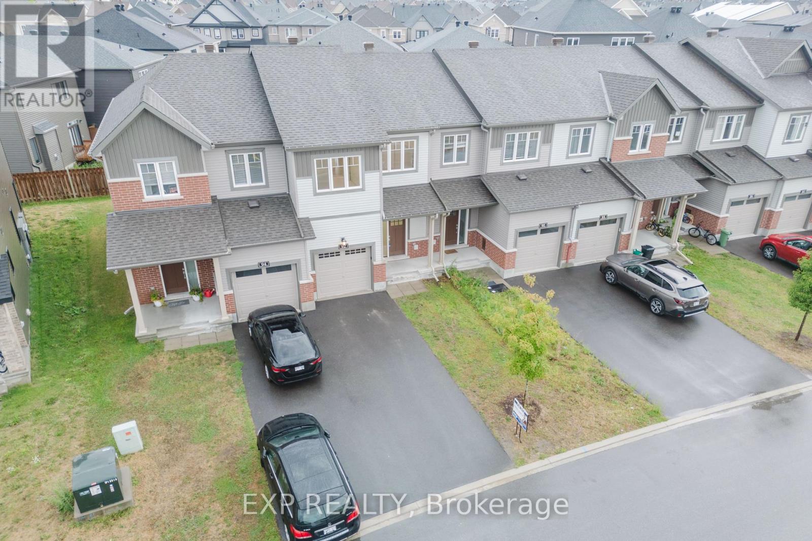 92 Natare Place, Ottawa, Ontario  K2T 0P2 - Photo 5 - X12372758