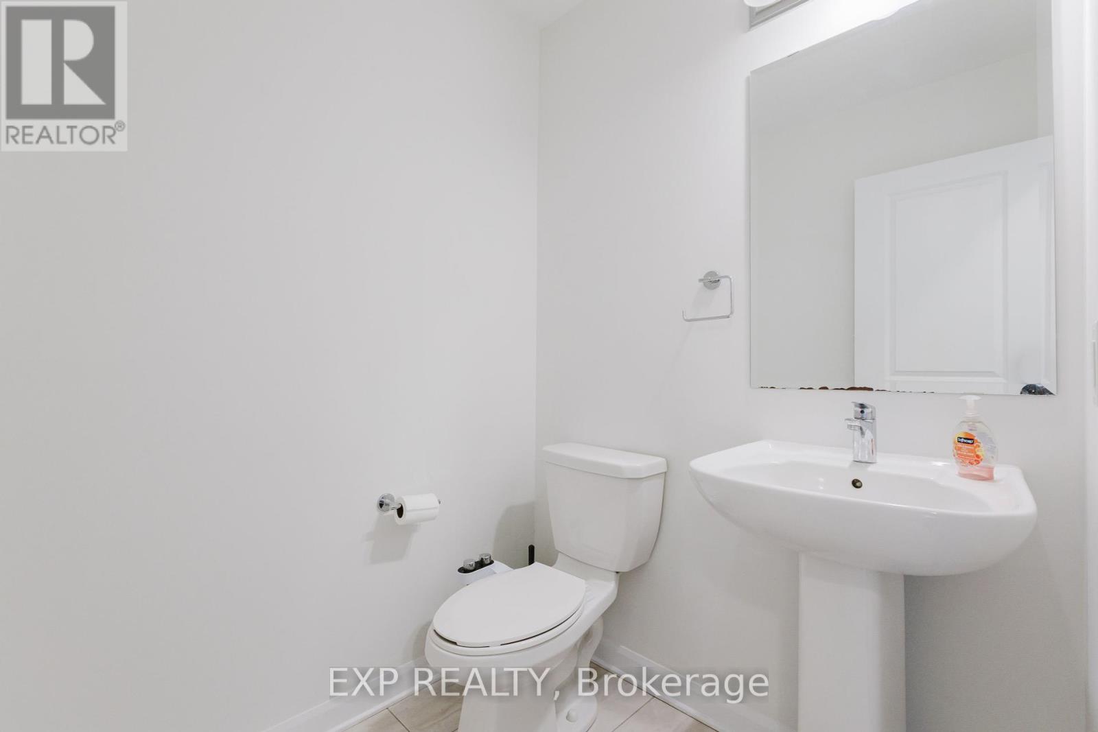 92 Natare Place, Ottawa, Ontario  K2T 0P2 - Photo 8 - X12372758