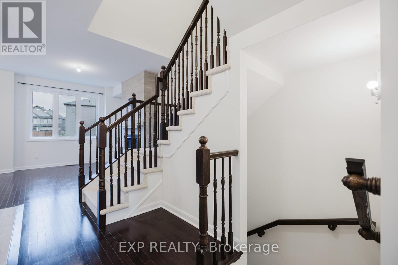 92 Natare Place, Ottawa, Ontario  K2T 0P2 - Photo 9 - X12372758