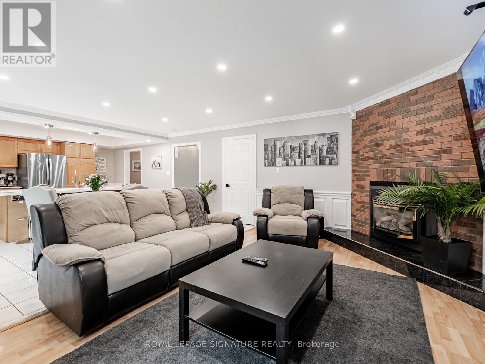 5245 Champlain Trail, Mississauga, Ontario  L5R 2Z2 - Photo 17 - W12372763