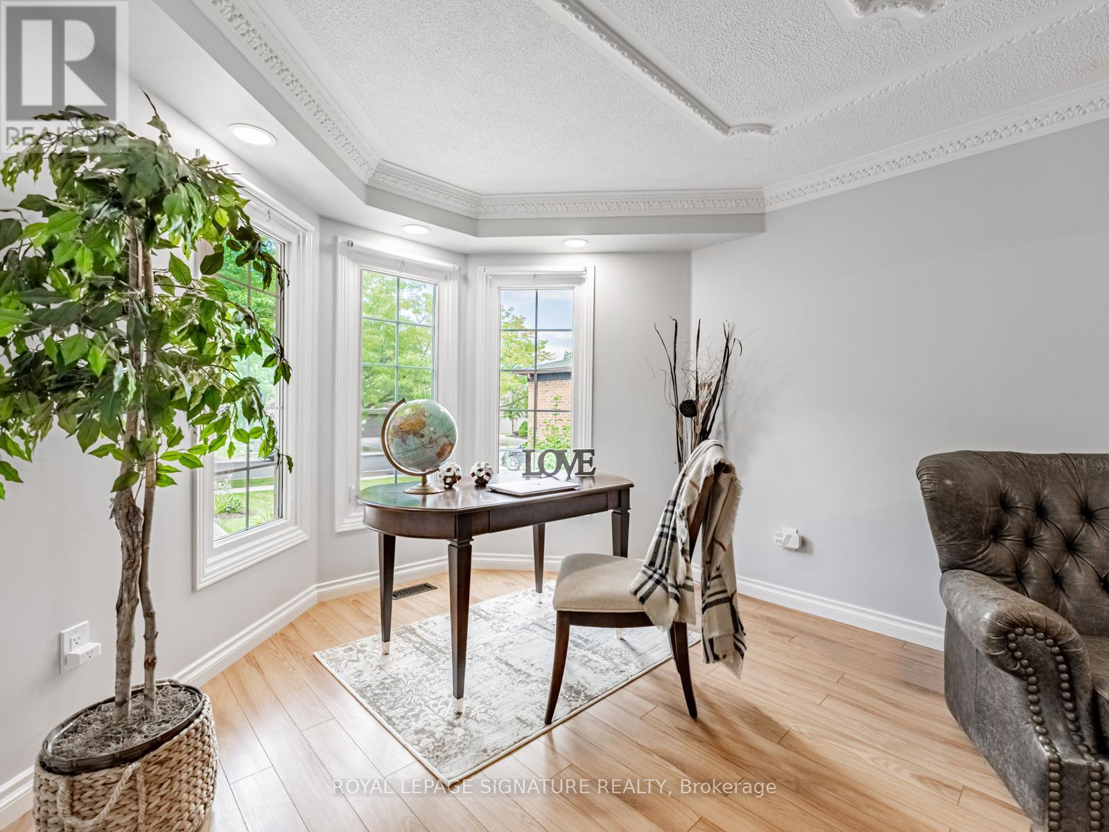 5245 Champlain Trail, Mississauga, Ontario  L5R 2Z2 - Photo 6 - W12372763