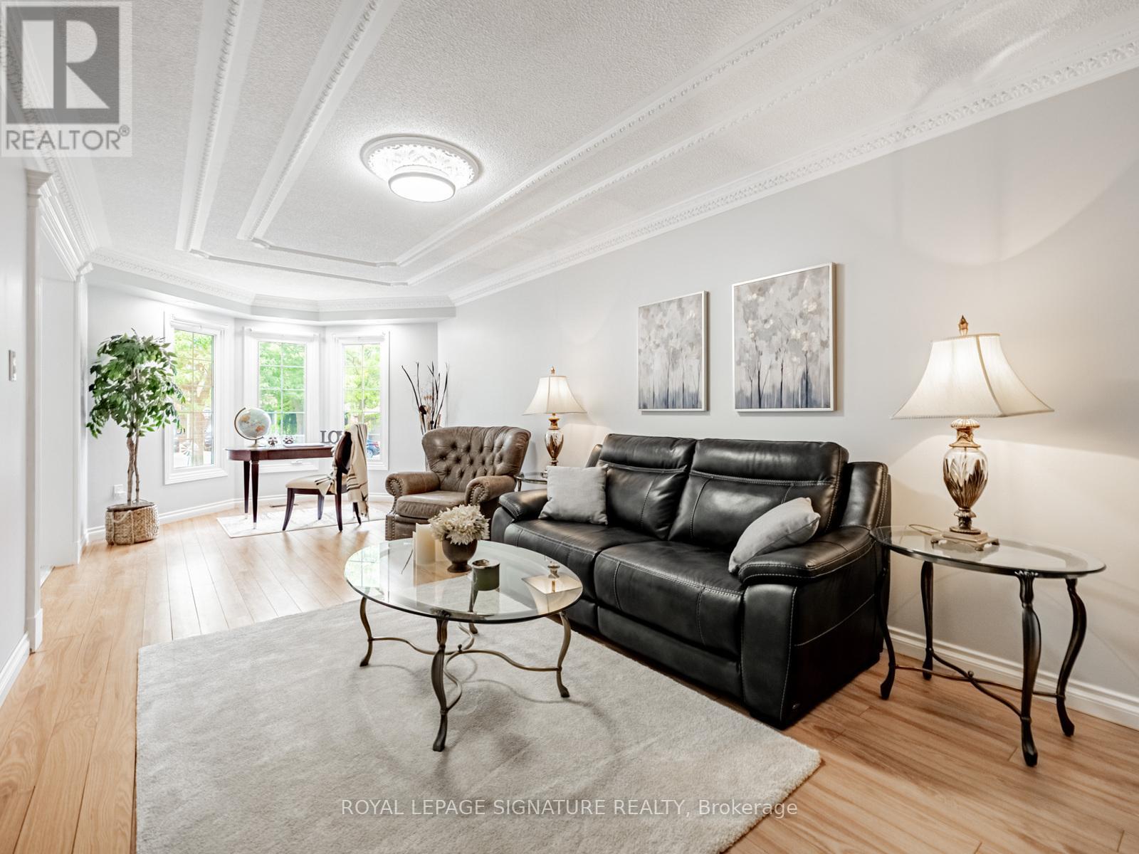 5245 Champlain Trail, Mississauga, Ontario  L5R 2Z2 - Photo 7 - W12372763