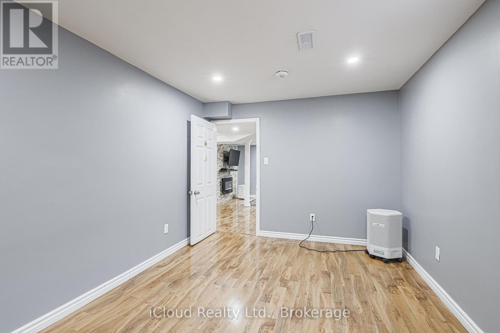 210 Miller Drive, Halton Hills, Ontario  L7G 6N3 - Photo 15 - W12358339