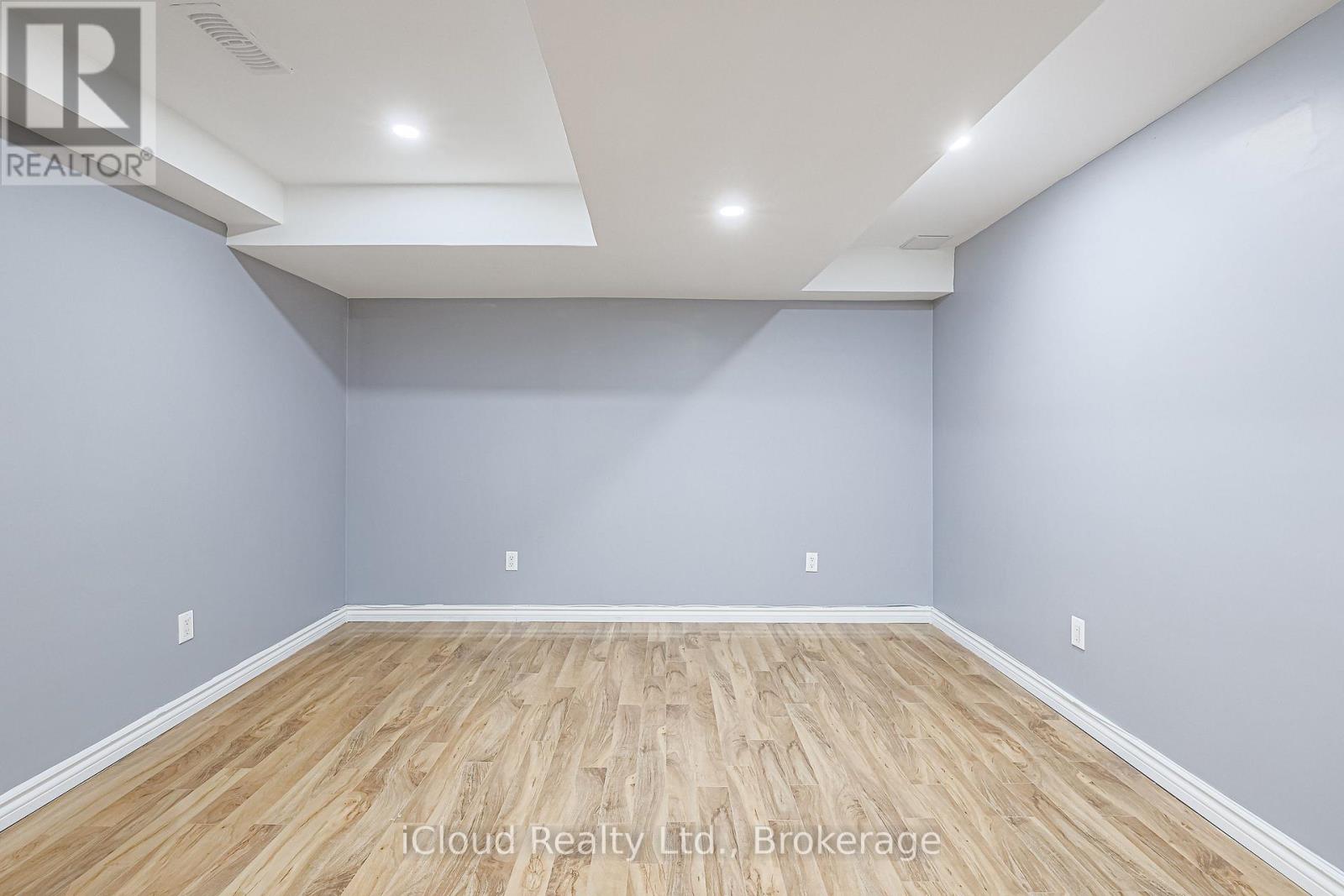 210 Miller Drive, Halton Hills, Ontario  L7G 6N3 - Photo 17 - W12358339