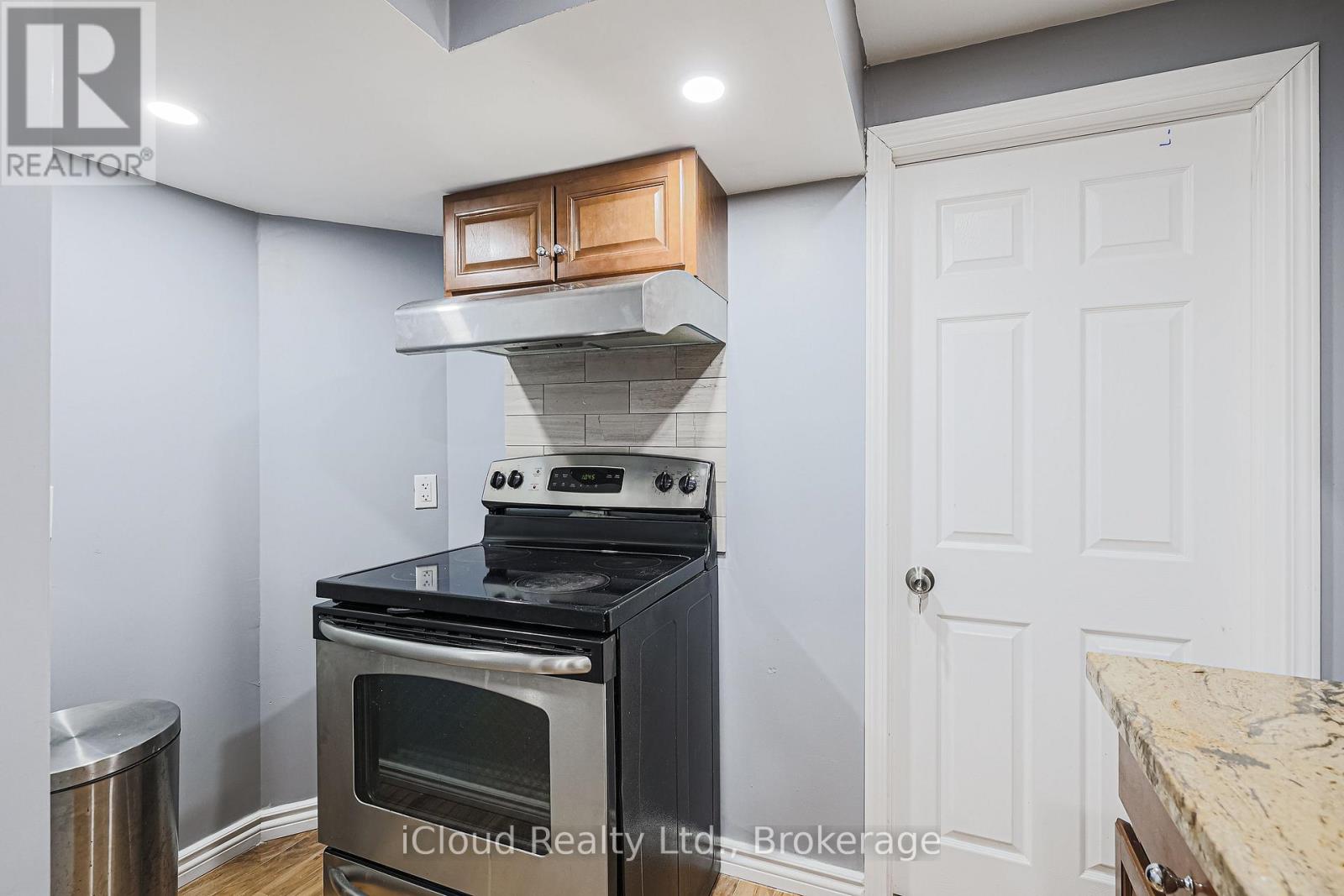 210 Miller Drive, Halton Hills, Ontario  L7G 6N3 - Photo 5 - W12358339