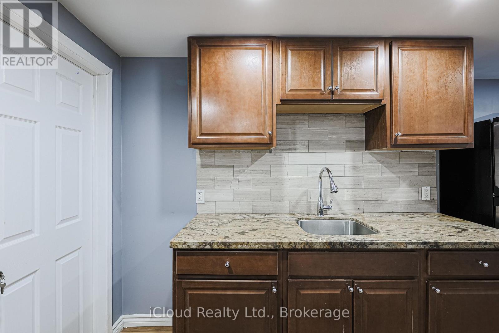 210 Miller Drive, Halton Hills, Ontario  L7G 6N3 - Photo 4 - W12358339