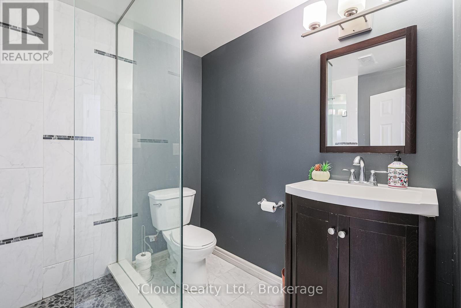 210 Miller Drive, Halton Hills, Ontario  L7G 6N3 - Photo 12 - W12358339