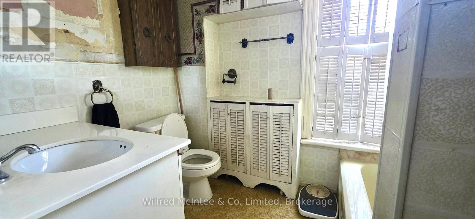 195 Minnie Street, North Huron, Ontario  N0G 2W0 - Photo 14 - X12372791