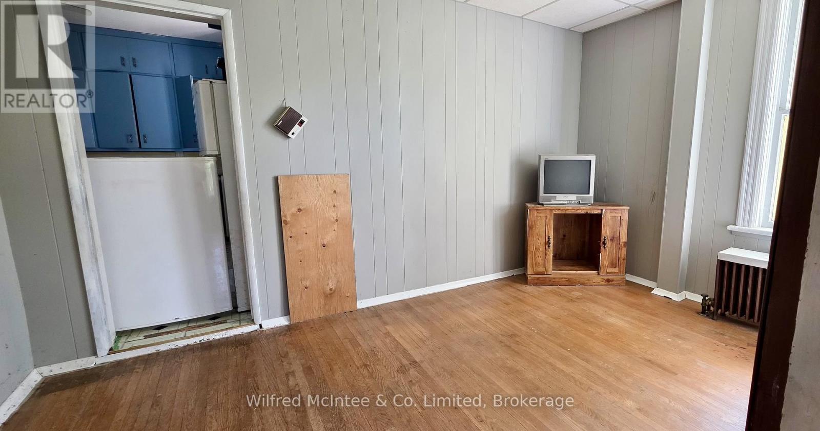 195 Minnie Street, North Huron, Ontario  N0G 2W0 - Photo 6 - X12372791