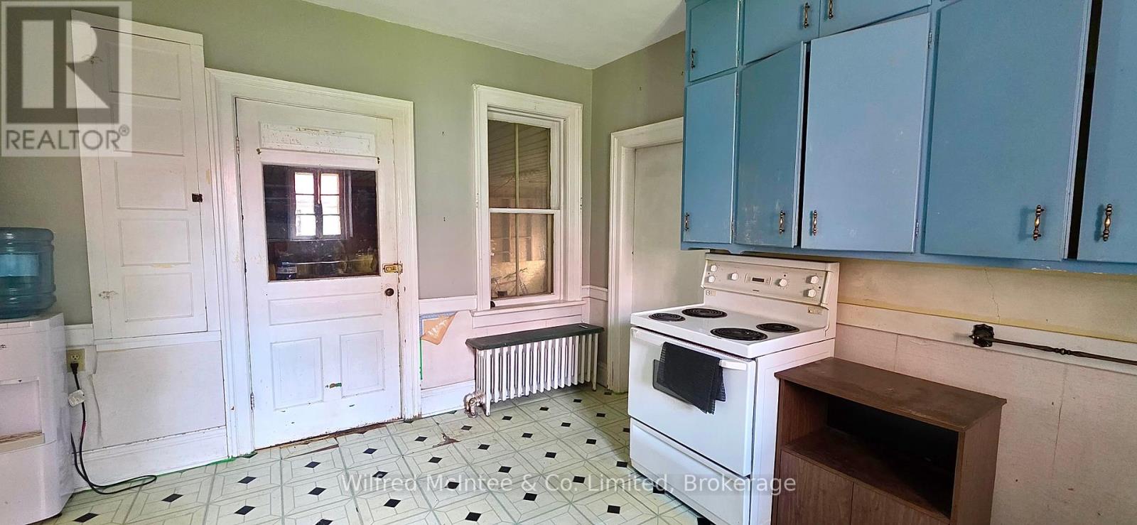 195 Minnie Street, North Huron, Ontario  N0G 2W0 - Photo 8 - X12372791