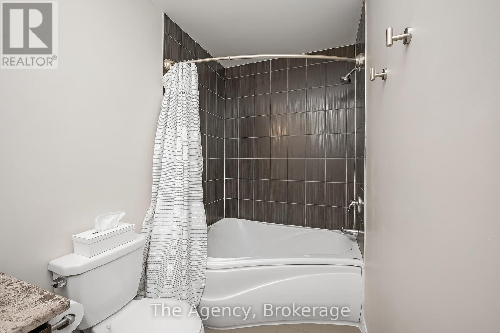 13 - 201 Westbank Trail, Hamilton, Ontario  L6J 1H6 - Photo 11 - X12372801
