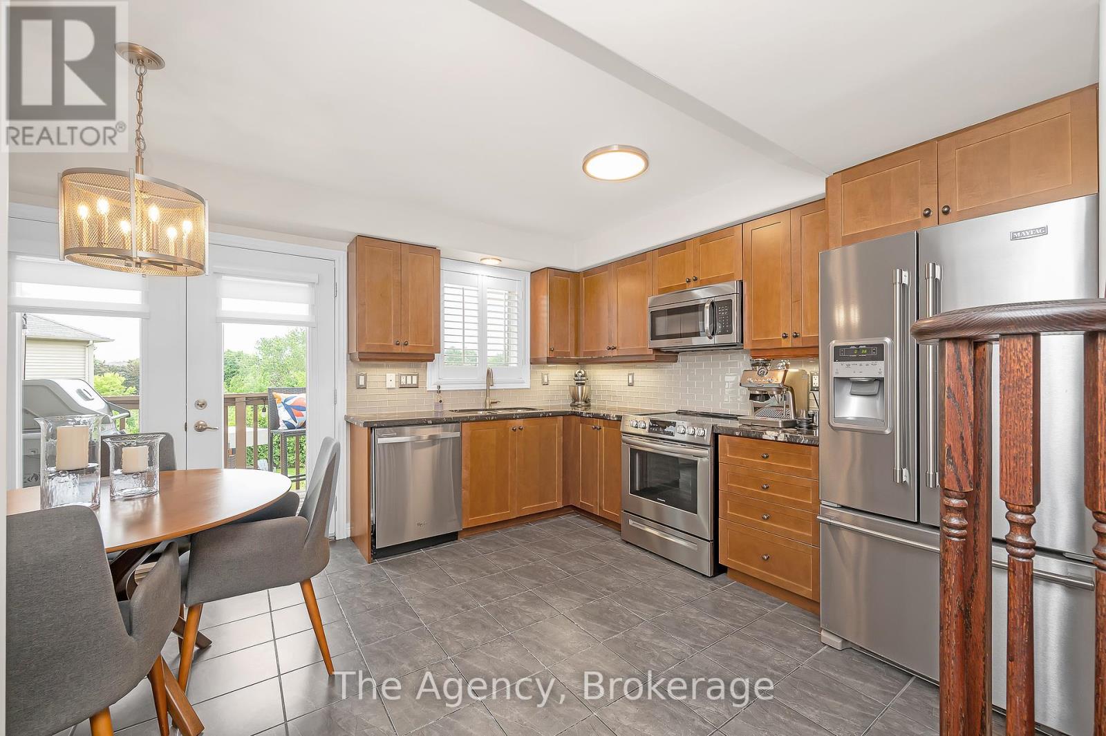 13 - 201 Westbank Trail, Hamilton, Ontario  L6J 1H6 - Photo 7 - X12372801