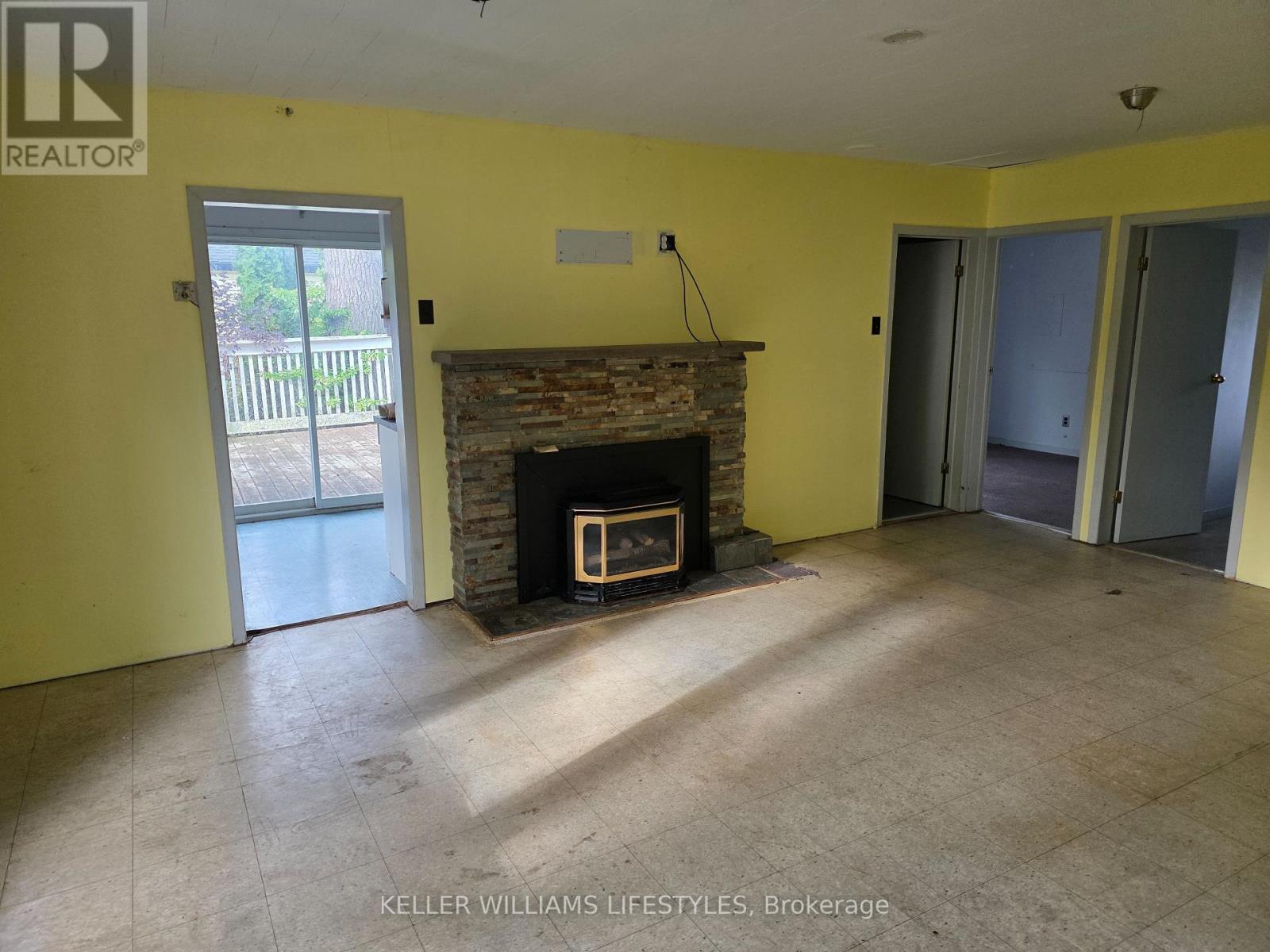58 Centre Street, Lambton Shores, Ontario  N0M 1T0 - Photo 12 - X12368912