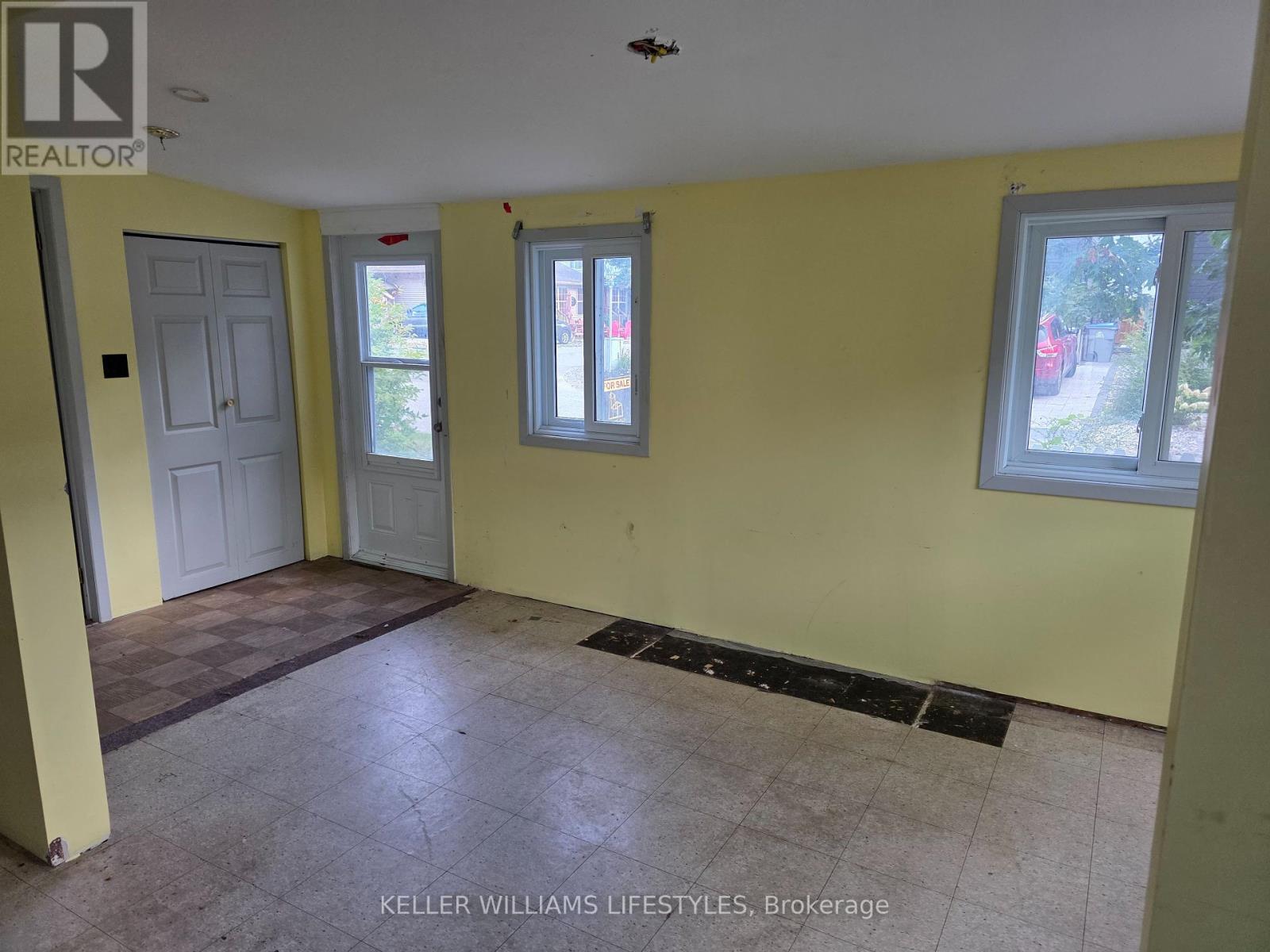 58 Centre Street, Lambton Shores, Ontario  N0M 1T0 - Photo 10 - X12368912