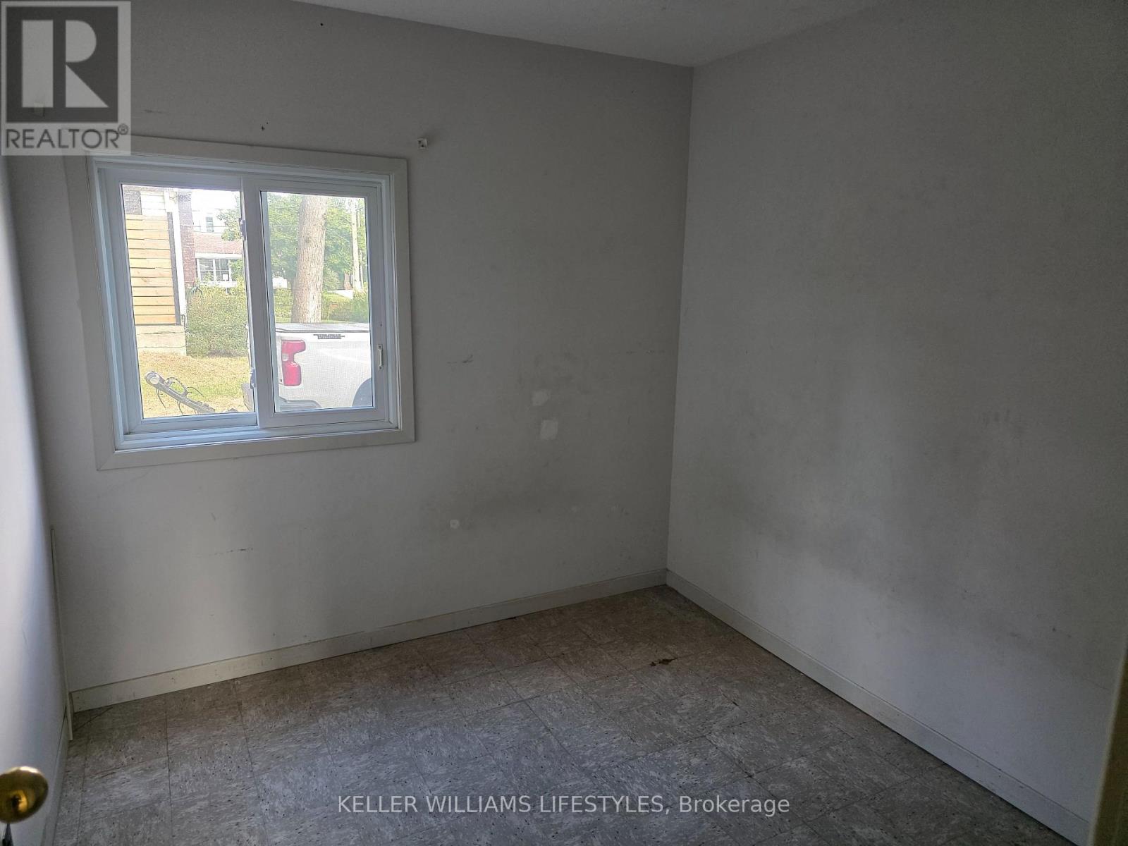 58 Centre Street, Lambton Shores, Ontario  N0M 1T0 - Photo 16 - X12368912