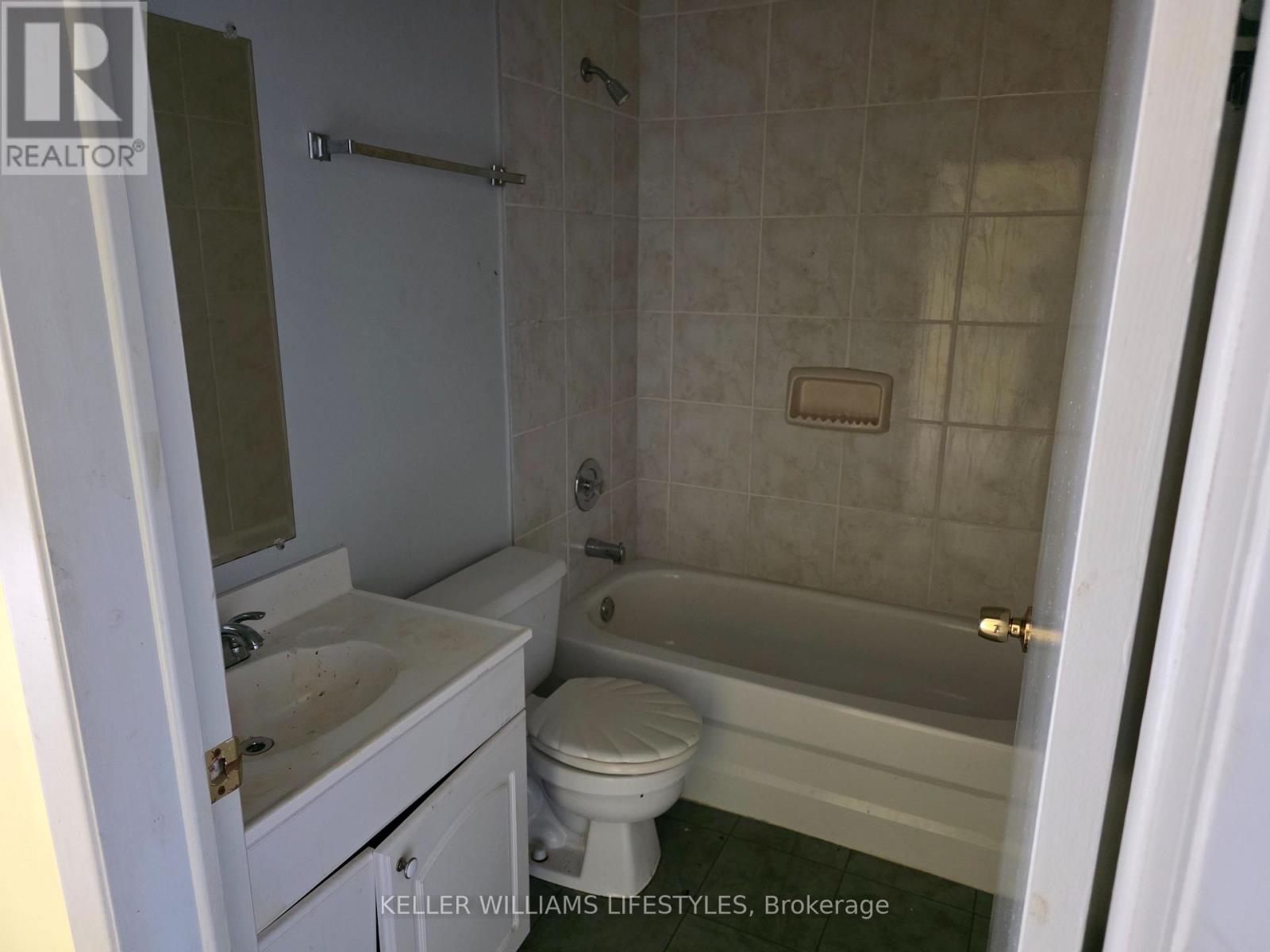 58 Centre Street, Lambton Shores, Ontario  N0M 1T0 - Photo 18 - X12368912