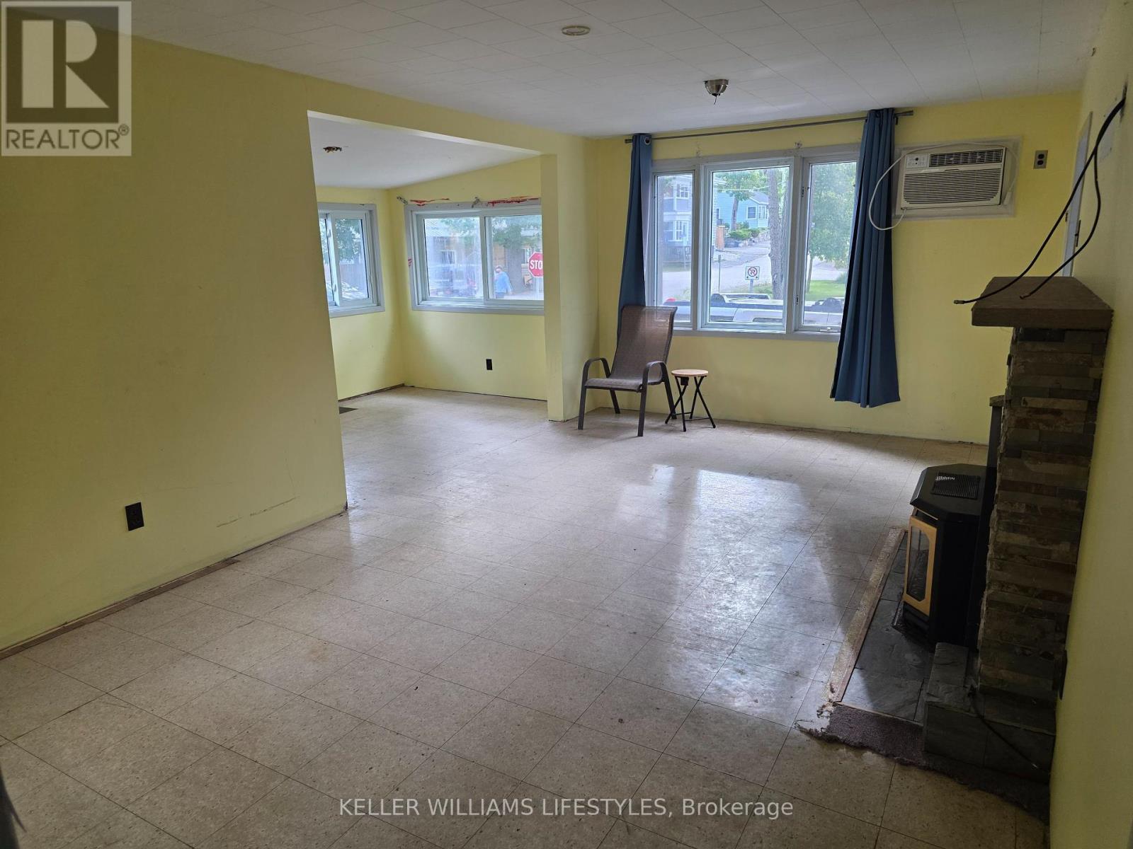 58 Centre Street, Lambton Shores, Ontario  N0M 1T0 - Photo 14 - X12368912