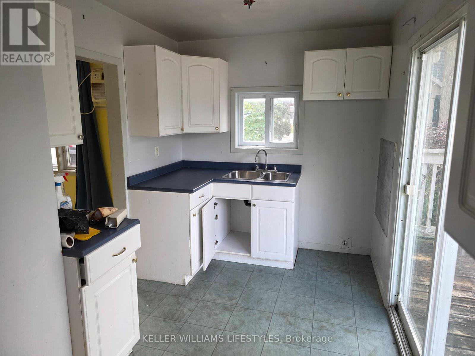 58 Centre Street, Lambton Shores, Ontario  N0M 1T0 - Photo 19 - X12368912