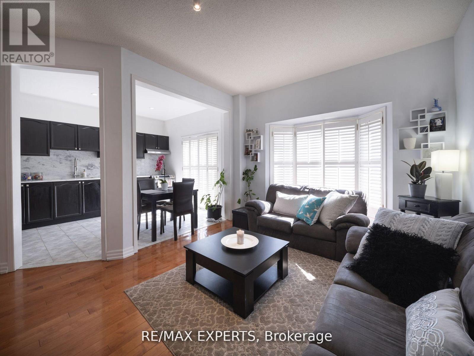 272 Hoover Park Drive, Whitchurch-Stouffville, Ontario  L4A 1K9 - Photo 10 - N12372806
