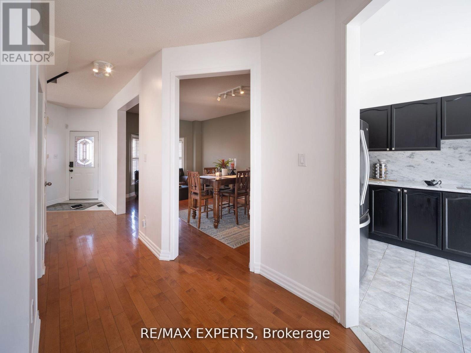 272 Hoover Park Drive, Whitchurch-Stouffville, Ontario  L4A 1K9 - Photo 16 - N12372806