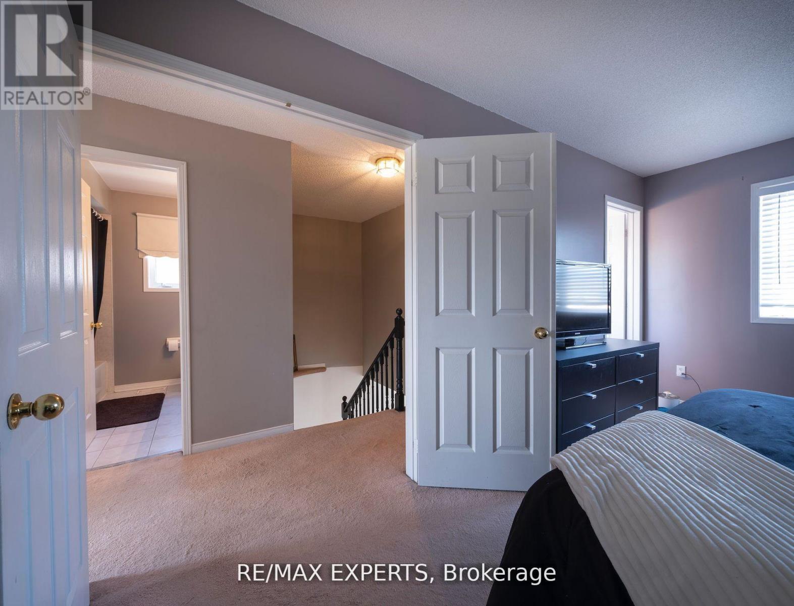 272 Hoover Park Drive, Whitchurch-Stouffville, Ontario  L4A 1K9 - Photo 17 - N12372806